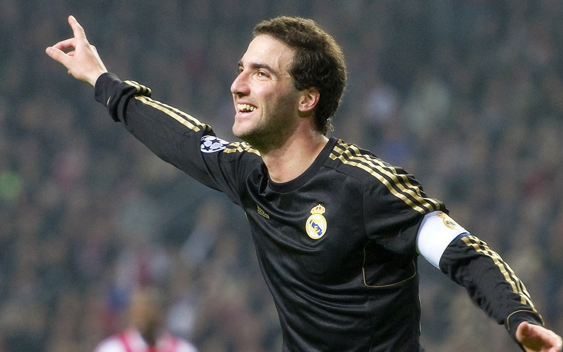 开云体育世界杯-英超争冠焦点战，尼斯末节带走贝蒂斯，法甲黑马的战术启示