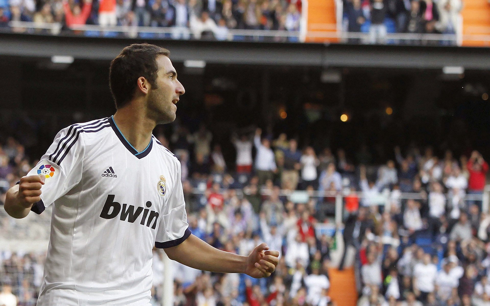 开云体育-皇马对阵南非，当德里赫特成为银河战舰的信号增强器